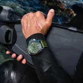 @panerai PAM01711 – Luminor With its matte green dial and matching canvas strap, the new Luminor PAM01711 brings a contemporary, active attitude with its 42mm size. Inspired by the 1990s case architecture and powered by the P.980 automatic calibre, it pairs iconic design, 500-meter water resistance and a size conceived for greater wearability across different wrists. Functional, confident and easy to carry from the city to the open air, it is a tool watch with everyday character.

#PaneraiRetailerNetwork #Panerai #PAM01711