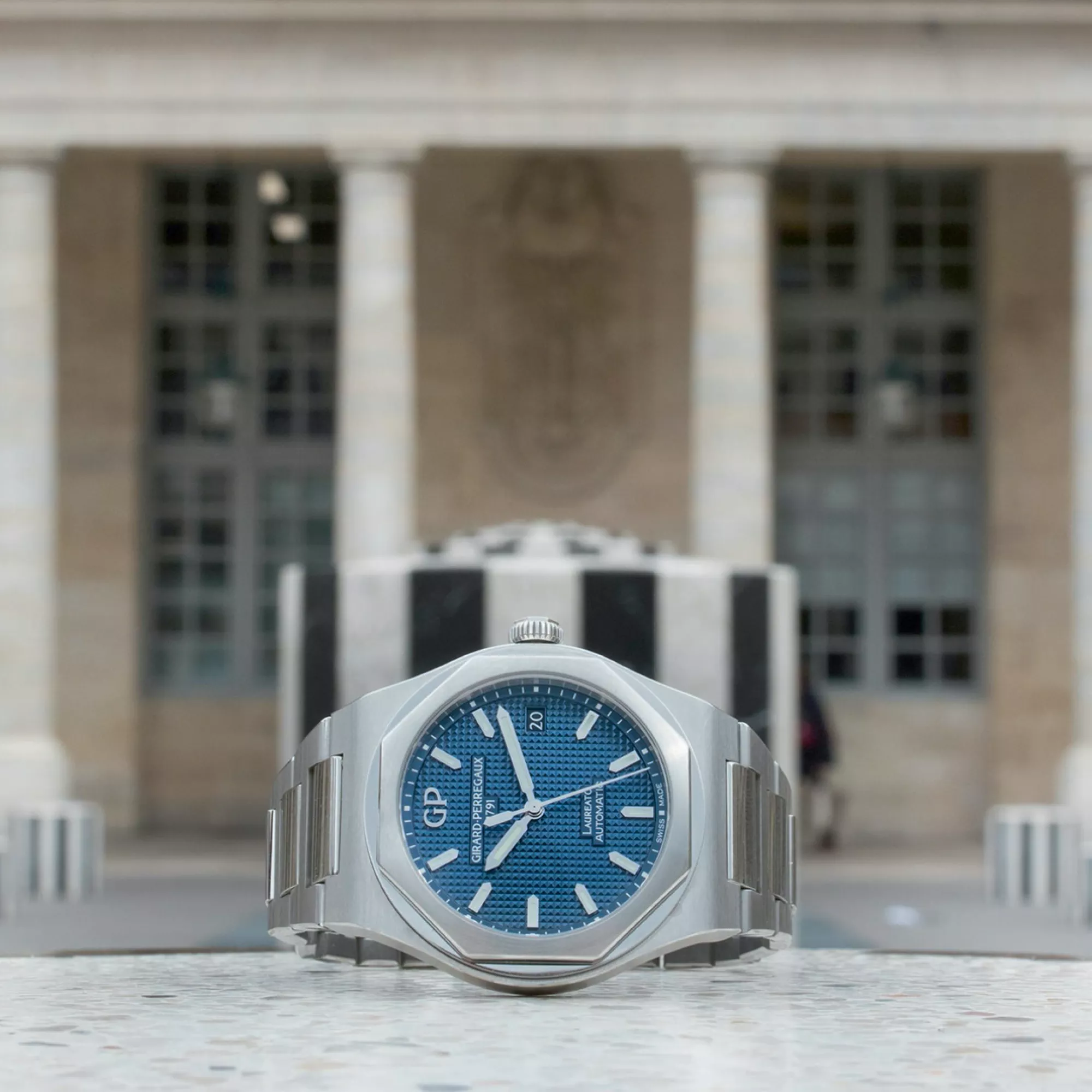 Girard-Perregaux Laureato 42mm 81010-11-431-11A Watchdreamer