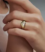 LOEV Curve Heart Diamond Signet Ring